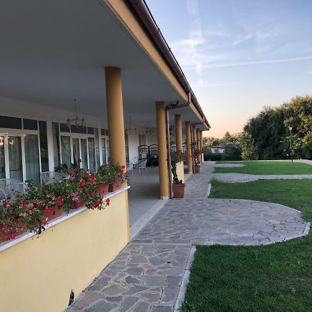 Agriturismo "Lo Zafferano" อาพริเลีย ภายนอก รูปภาพ