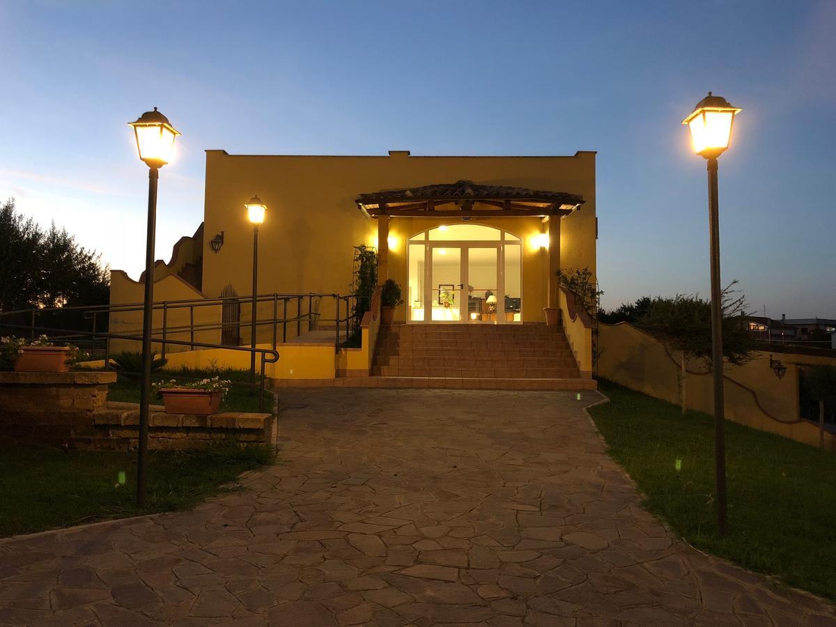 Agriturismo "Lo Zafferano" อาพริเลีย ภายนอก รูปภาพ