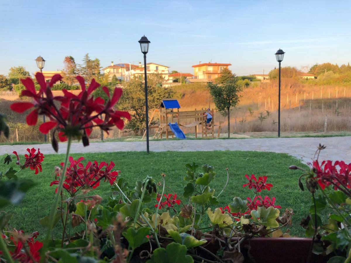 Agriturismo "Lo Zafferano" อาพริเลีย ภายนอก รูปภาพ